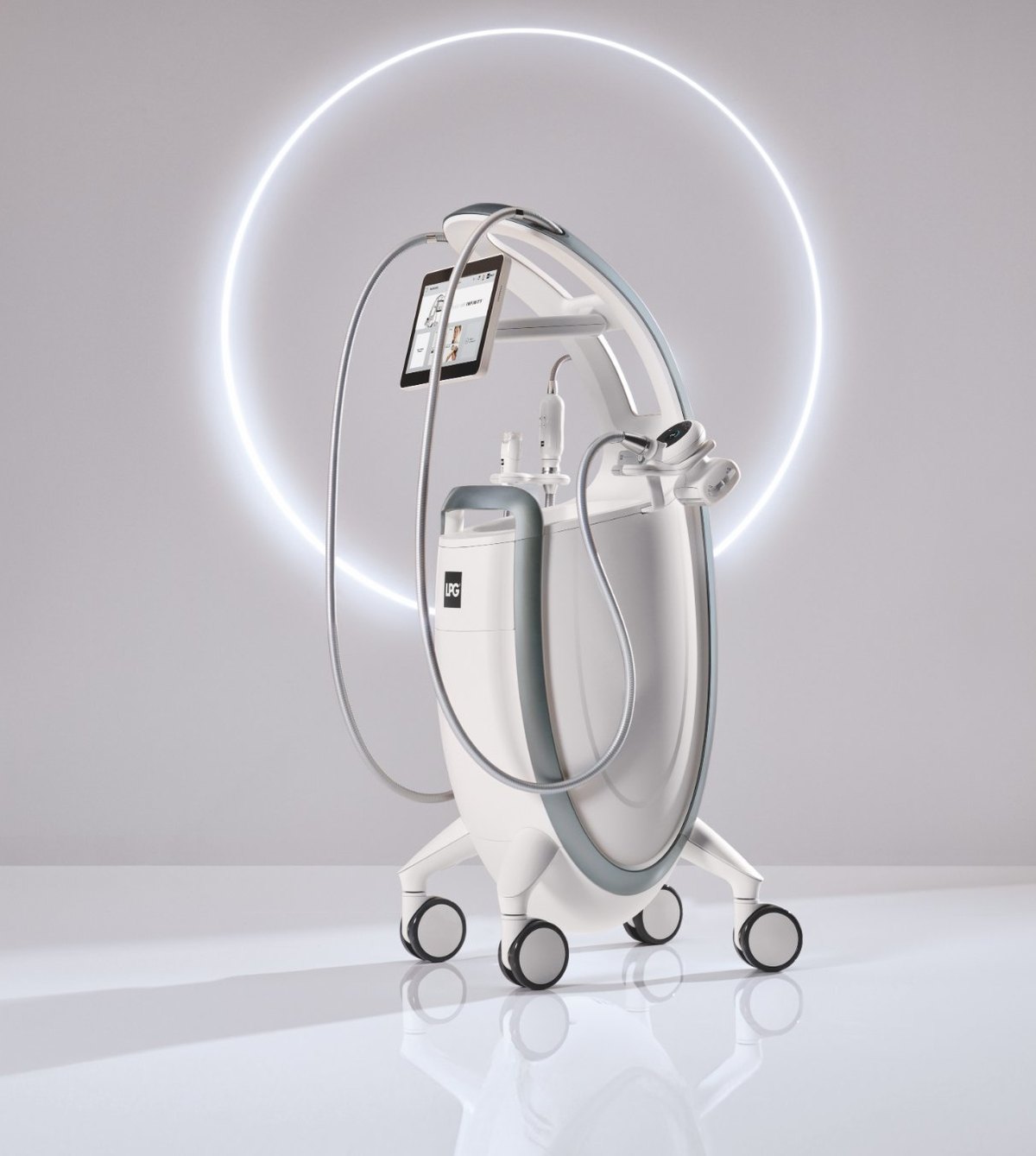 Appareil d'endermologie LPG devant un cercle lumineux, utilisé au cabinet KINESIE à Watermael-Boitsfort