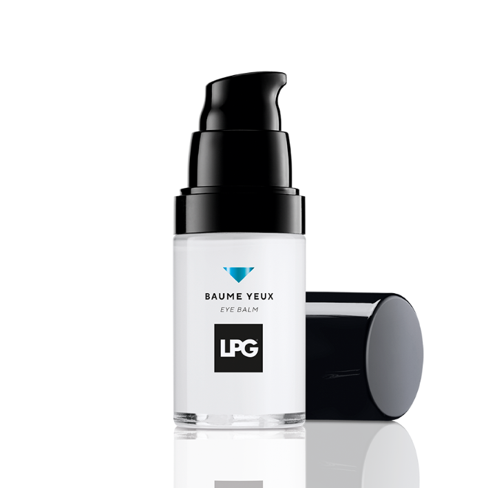 Lisse et réhydrate le contour des yeux pour un fini lumineux.  Hydrate, Lisse et Défatigue